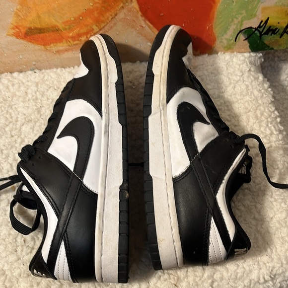 NIKE Women’s Black and White Sneakers 👟 - Picture 3 of 7